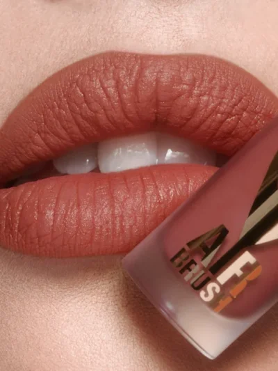 Charlotte Tilbury – AIRBRUSH FLAWLESS LIP BLUR HONEY BLUR