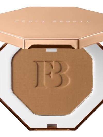 FENTY BEAUTY
Sun Stalk’r Instant Warmth Bronzer – Poudre Bronzante